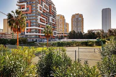 Praia da Rocha Central With Pool by Homing