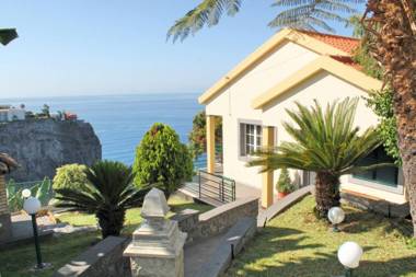 Casa Jardim Mar by OurMadeira