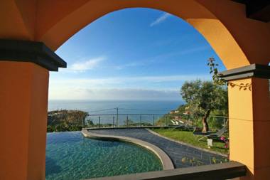 Quinta Girassol by OurMadeira