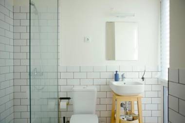 THE HOLY COW - Hostel & Suites