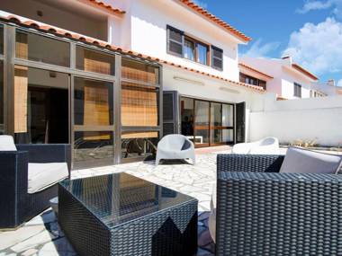 Soothing Holiday Home in Ferrel near Baleal Island