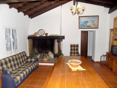 3 bedrooms house with shared pool enclosed garden and wifi at Pataias