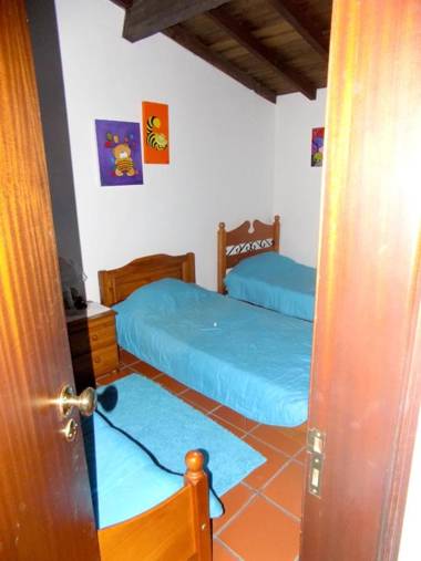 3 bedrooms house with shared pool enclosed garden and wifi at Pataias