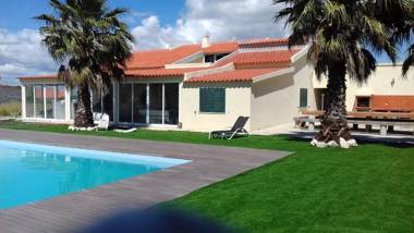 10 bedrooms villa with private pool enclosed garden and wifi at Palmela