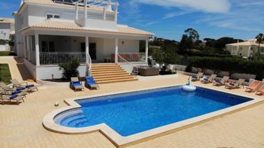 Sunset Villa by Laranjal Rentals