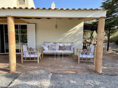 Casa Colinas Roxas by Portucasa