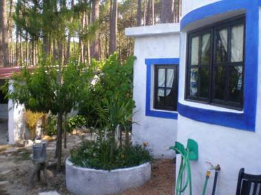 One bedroom house with shared pool enclosed garden and wifi at Nazare 7 km away from the beach