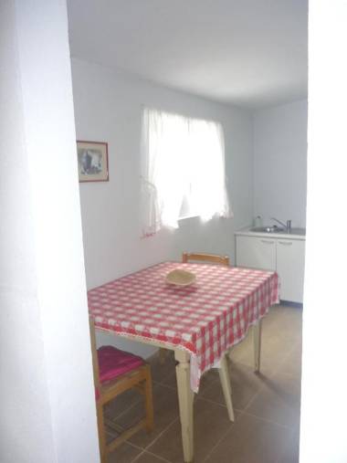 One bedroom house with shared pool enclosed garden and wifi at Nazare 7 km away from the beach