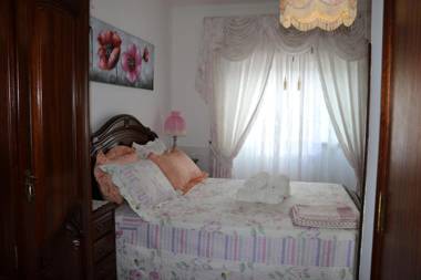 Apartment with full kitchen bedroom with double bed and bathroom