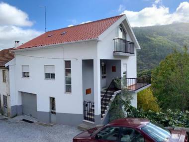 2 bedrooms house with city view balcony and wifi at Manteigas 7 km away from the slopes