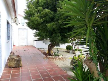 3 bedrooms house with furnished garden and wifi at Encarnacao 1 km away from the beach
