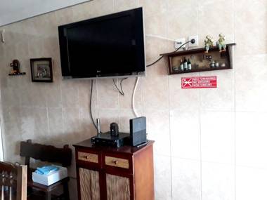 3 bedrooms house with furnished garden and wifi at Encarnacao 1 km away from the beach