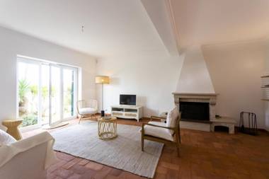 Villa Octopus's Garden by ACasaDasCasas