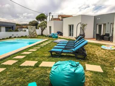 4 bedrooms house with shared pool enclosed garden and wifi at Atalaia 3 km away from the beach