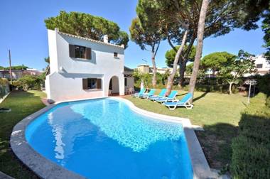Private Pool villa Walking distance to the centre Golf Facing