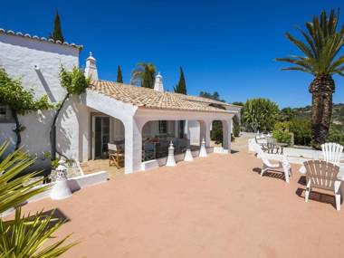 Villa Quinta Tropical - beautiful villa for 12 with private pool AC and Wifi