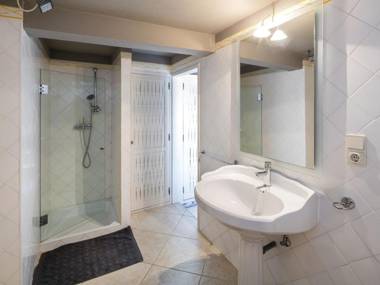 Villa Quinta Tropical - beautiful villa for 12 with private pool AC and Wifi