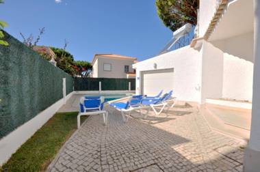Private pool villa walking distance to the centre