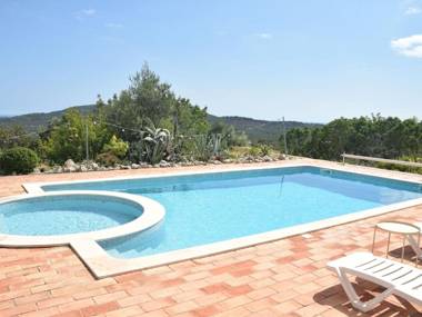 Delightful authentic Quinta with swimming pool close to beach and towns