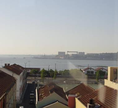 MODERN Conde Barão - SSs Apartments