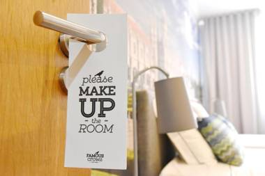 Famous Crows Lisbon Suites