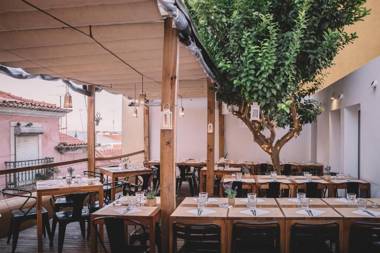 Santa Bica Eat Drink & Sleep