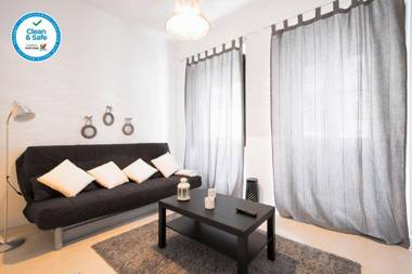 Trendy Alcantara Apartment