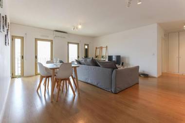 Modern & Bright Avenidas Novas by Homing