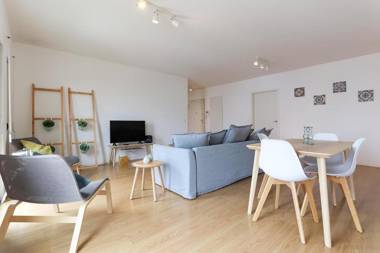 Modern & Bright Avenidas Novas by Homing