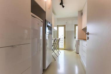 Modern & Bright Avenidas Novas by Homing