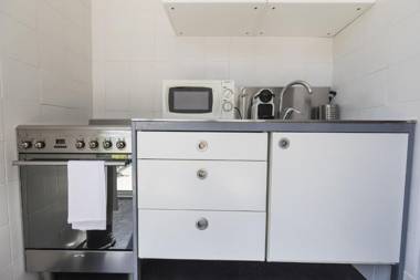 LovelyStay - Artsy Real