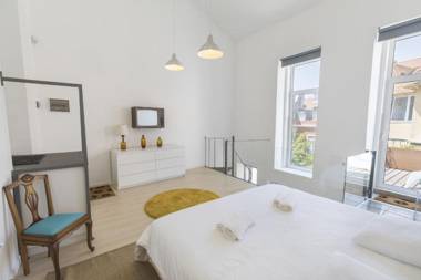 LovelyStay - Artsy Real