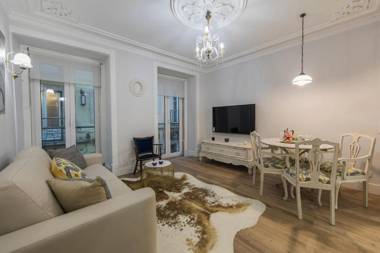 LovelyStay - Vintage Flat Near Santa Justa Elevator!