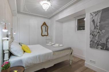 LovelyStay - Vintage Flat Near Santa Justa Elevator!