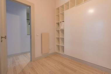 LovelyStay - Charming 3 Bedroom Wonder Downtown