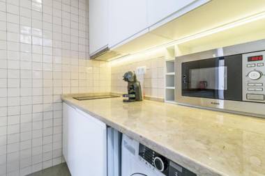 GuestReady - Minimalist Downtown Apartment with Balcony