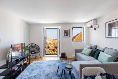 LovelyStay - Turquoise River View I