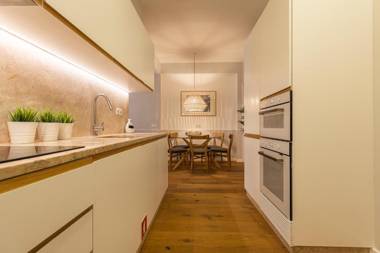 Upscale & Modern 2BDR Apartment