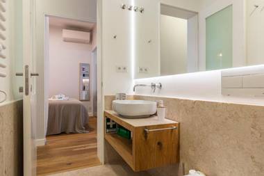 Upscale & Trendy flat in the Center