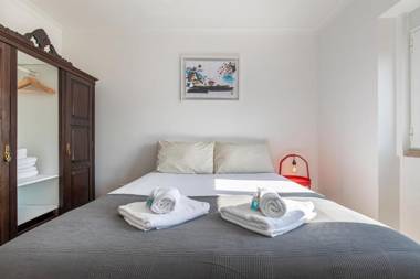 LovelyStay - Sunny 1BDR Apartment W/Terrace