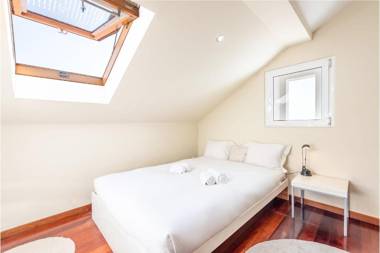 GuestReady- Rare apt w terrace in the historic center and tagus river view