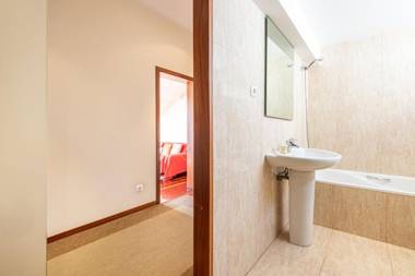 GuestReady- Rare apt w terrace in the historic center and tagus river view