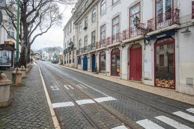 LovelyStay - Distinctive & Unique Apartment next to Sé Cathedral of Lisbon - 5 min to Chiado