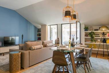 Very central and cool 2 bed apartment with balcony & parking 77 by Lisbonne Collection