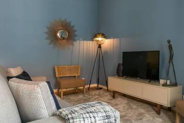 Very central and cool 2 bed apartment with balcony & parking 77 by Lisbonne Collection