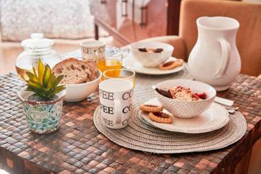 Renovated Charming Apartment By TimeCooler