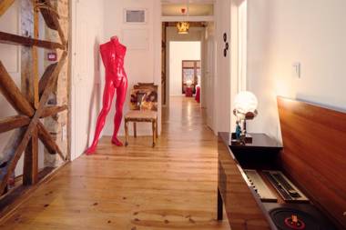 Lisbon Calling Rooms & Studio