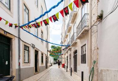 ALTIDO Stunning View 2BR Stylish Apartment with huge terrace by Elevador da Bica in Santa Catarina