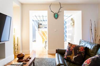 ALTIDO Stunning View 2BR Stylish Apartment with huge terrace by Elevador da Bica in Santa Catarina