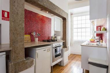 ALTIDO Classic 3BR home w/workspace in Chiado 2mins from Baixa-Chiado subway